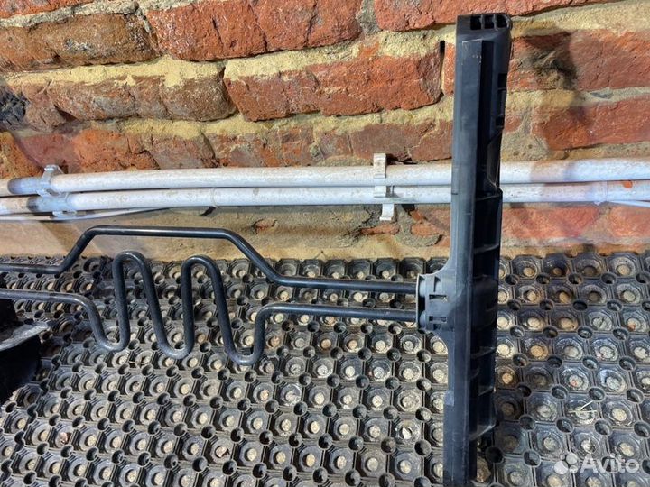 Рамка радиатора Bmw X1 E84 N20B20 2012