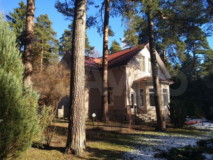 Коттедж 202 м² на участке 20 сот.