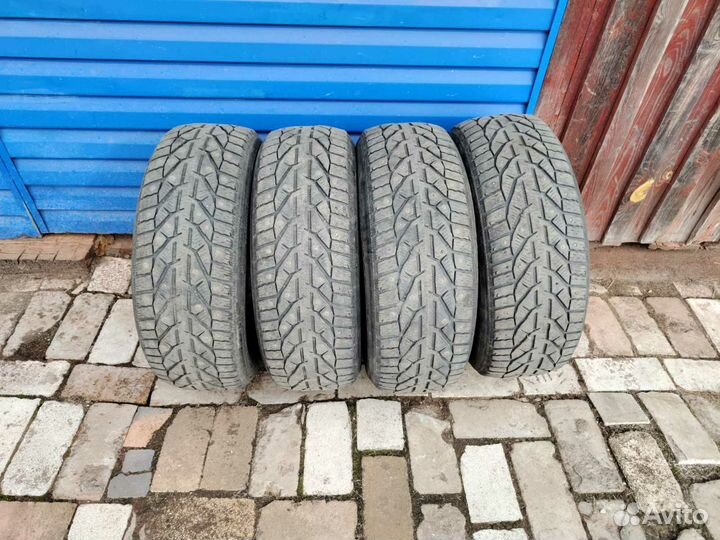 Tigar SUV Ice 215/65 R16 102T