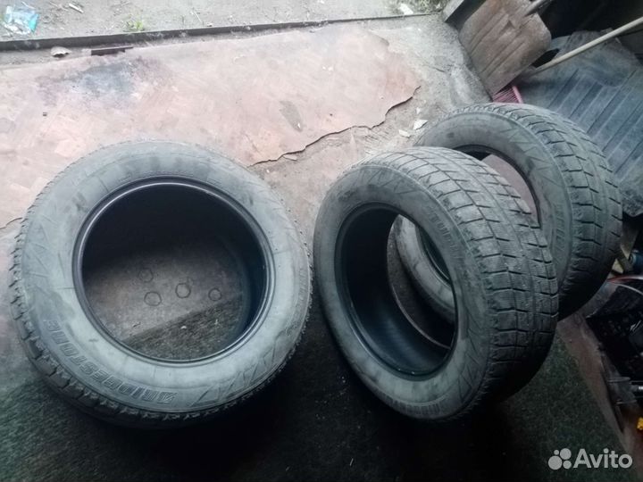 Bridgestone Blizzak Revo2 215/65 R16 98