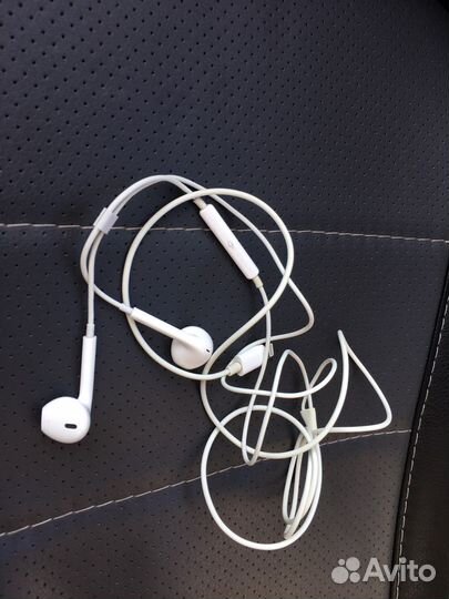 Apple earpods with lightning connector(original)