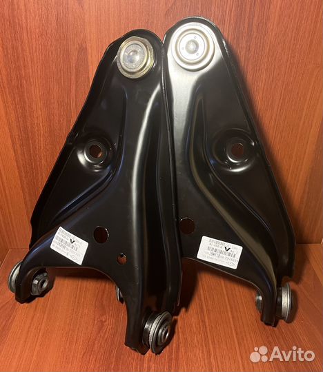 Рычаги подвески левый,правый Ларгус renault