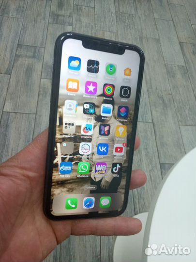 iPhone 11, 64 ГБ