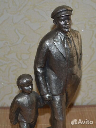 Статуэтка “Ленин с ребёнком”
