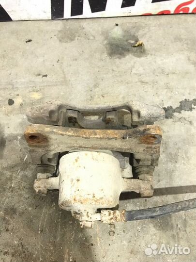 Суппорт передний левый Toyota Opa