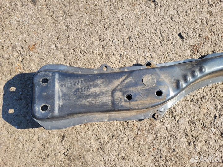 Балка продольная на Avensis 1