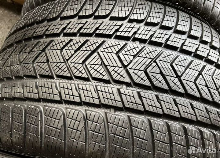 Pirelli Scorpion Winter 275/40 R21 и 305/35 R21 V
