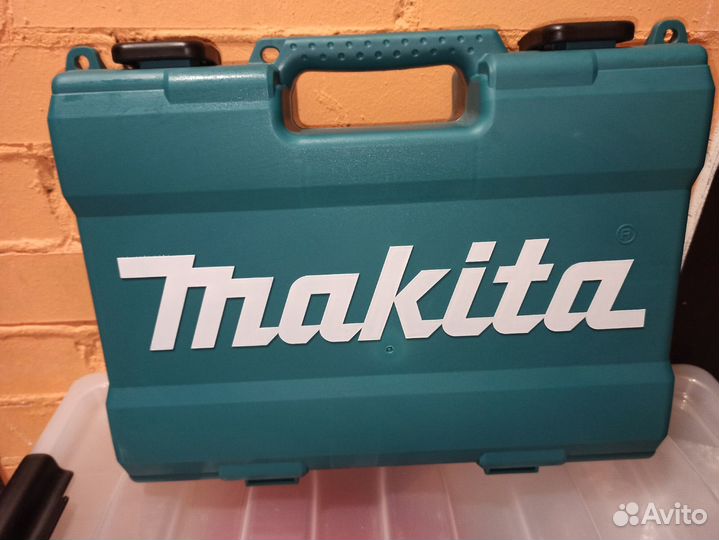 Дрель-шуруповерт Makita CXT DF333dwae