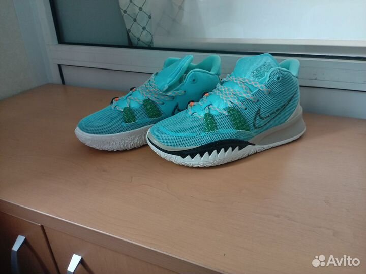 Кроссовки Nike Kyrie 7