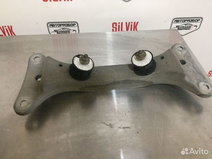 Траверса на коробку С подушками бме Е90