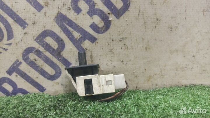 Концевой выключатель (Концевик) Mercedes-Benz W211