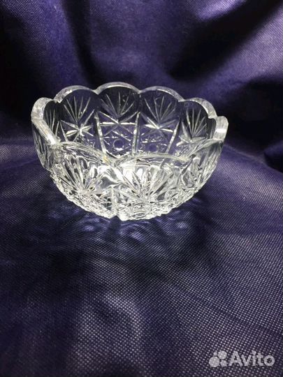 Хрустальные вазы и салатники