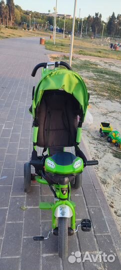 Трехколесный велосипед с ручкой