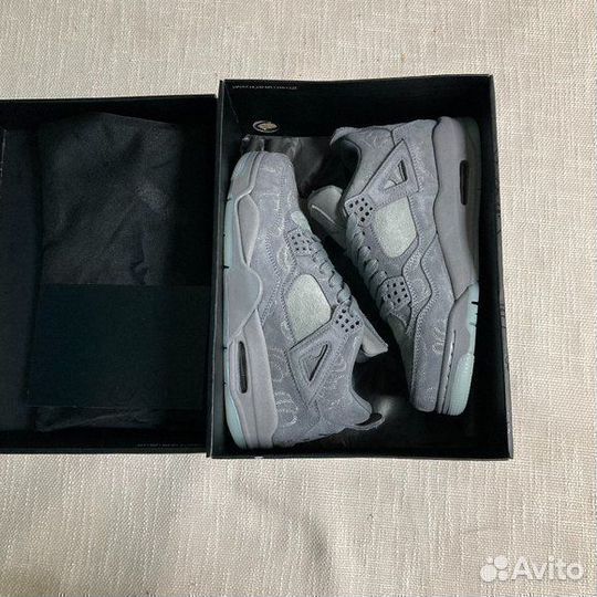 Nike Air Jordan 4 Retro Kaws