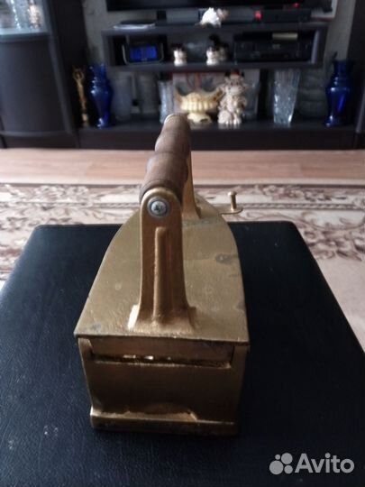 Старинный угольный утюг. Состояние нового. Раритет