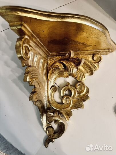 Антикварная угловая полка деревянная позолоченная