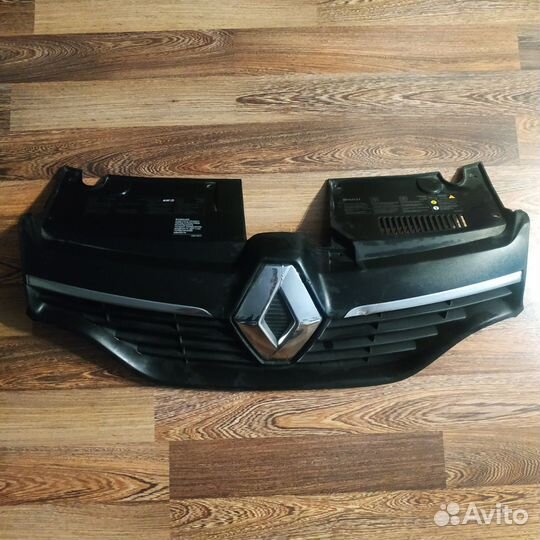 Решетка радиатора Renault Logan 2 Sandero 2