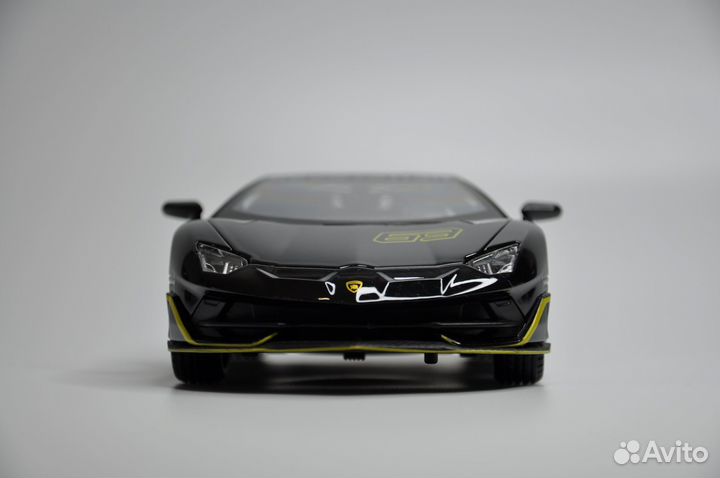 Модель автомобиля Lamborghini Aventador SVJ металл
