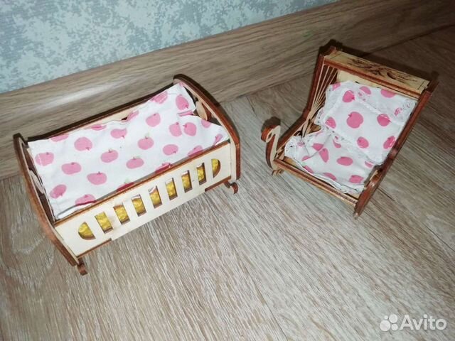 Игрушки. Коляска и кроватка