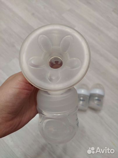 Молокоотсос и бутылочки Avent