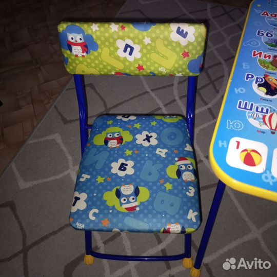 Детский стол и стулья
