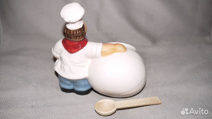 Емкость с поваром