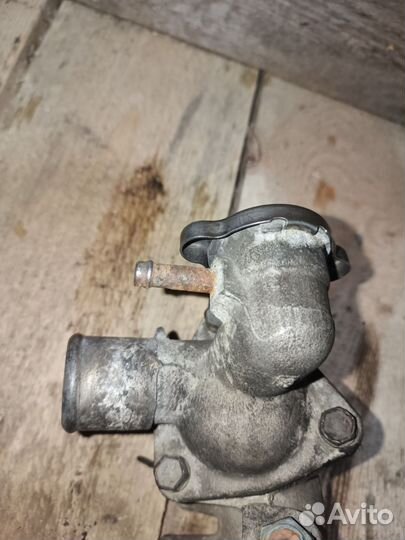 Корпус термостата Toyota Hilux Surf 1991г