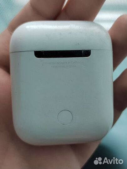 Airpods оригинал, 2 науш + кейс (1 не работает)