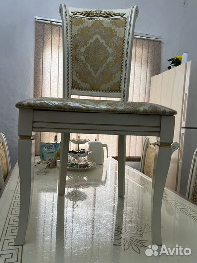 Стол со стульями