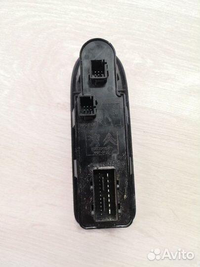 Блок стеклоподъемников Peugeot 308