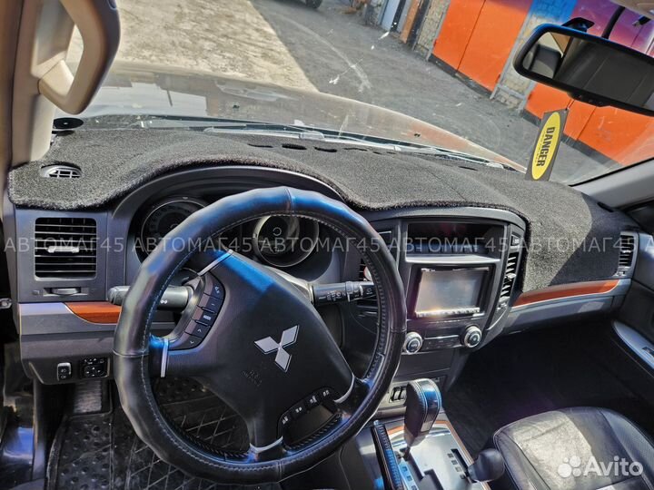 Накидка на панель Mitsubishi Pajero IV карпет