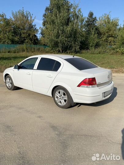 Opel Astra 1.6 МТ, 2014, 135 000 км