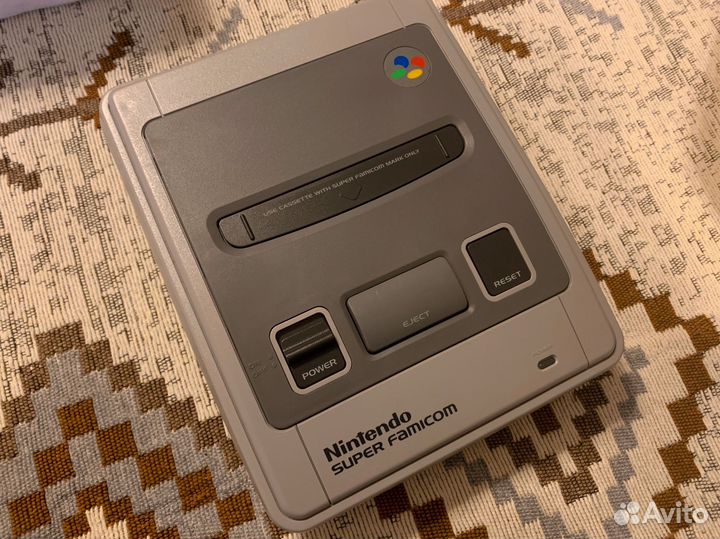 Ninteno Super Famicom (snes)