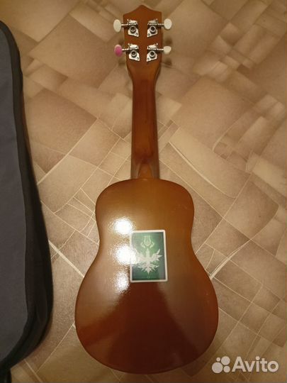 Продаю музыкальный инструмент. укулеле