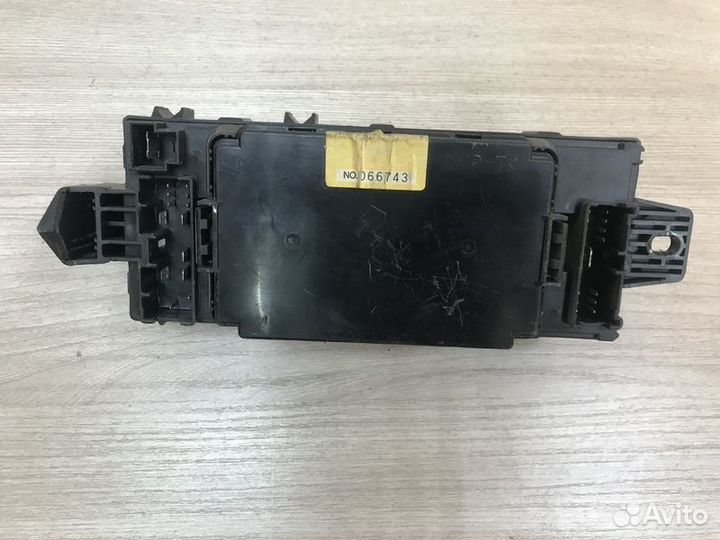 Блок предохранителей Mitsubishi Galant 7 с1992-199