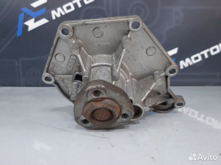 Помпа Audi A6 C6 AUK 2005