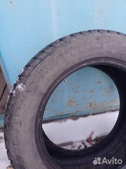 Michelin X-Ice North 4 215/55 R16
