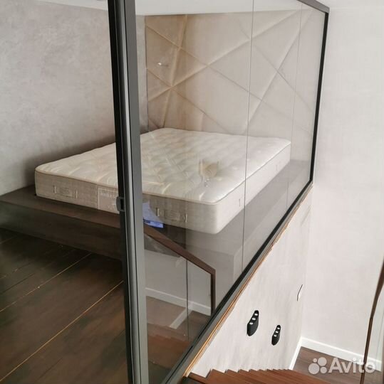 Мягкие стеновые панели с латунным профилем