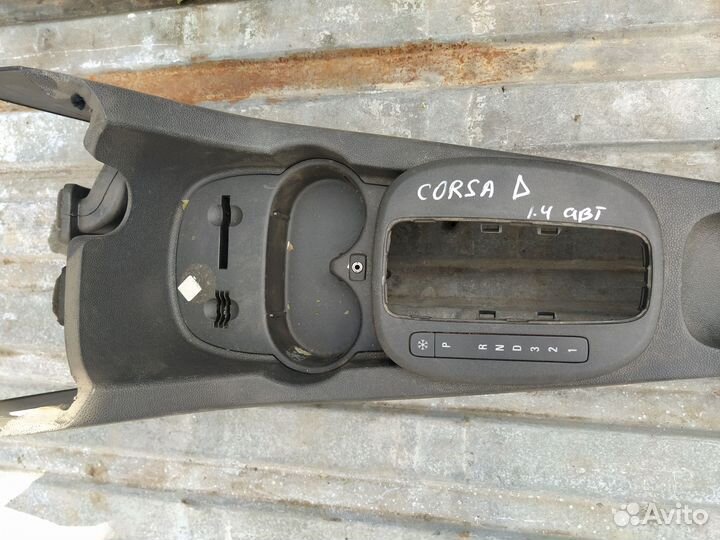 Консоль центральная Opel Corsa D