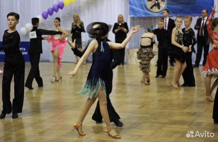 Продаю /сдаю в аренду платье для бальных танцев