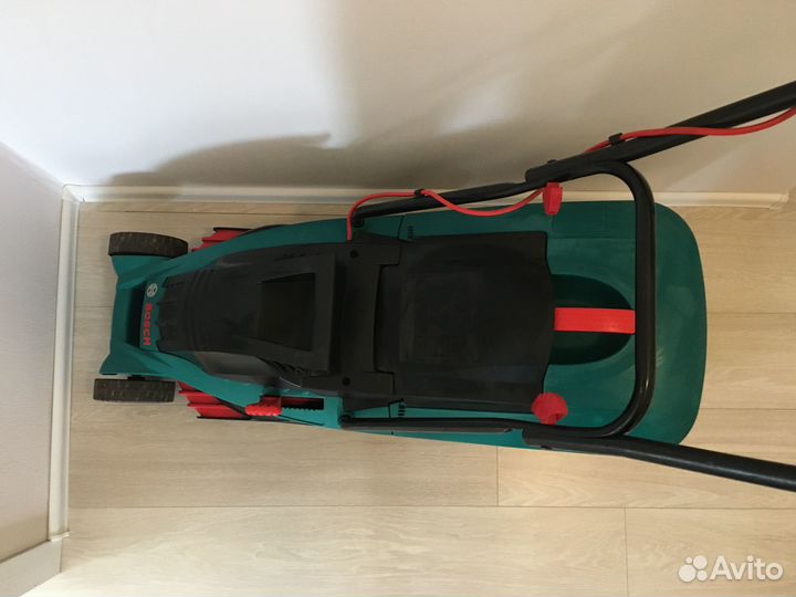 Газонокосилка Bosch Rotak 32