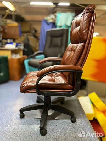 Офисное кресло