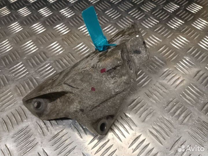 Кронштейн МКПП Skoda Octavia A4 A4 AXP