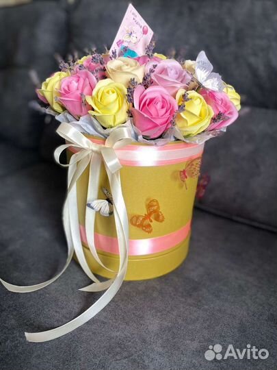 Букет из мыльных роз и лаванды