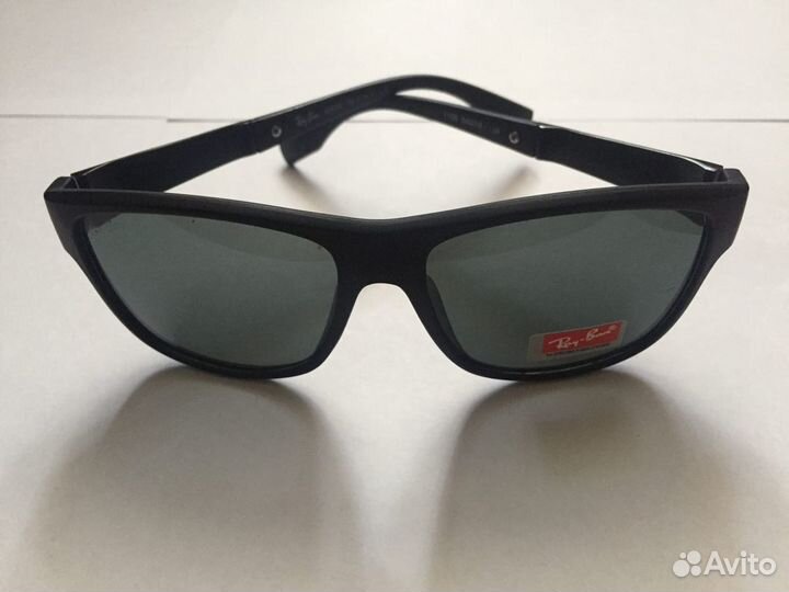Солнечные очки Ray-Ban