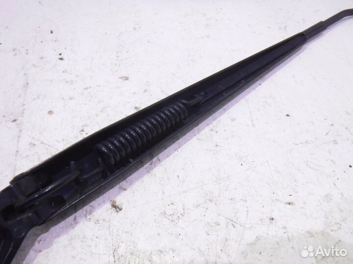 Поводок стеклоочистителя передний