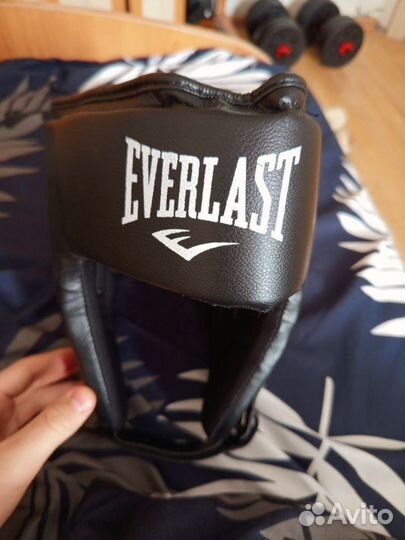 Перчатки и шлем для рукопашного боя