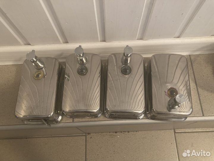 Дозатор для мыла настенный