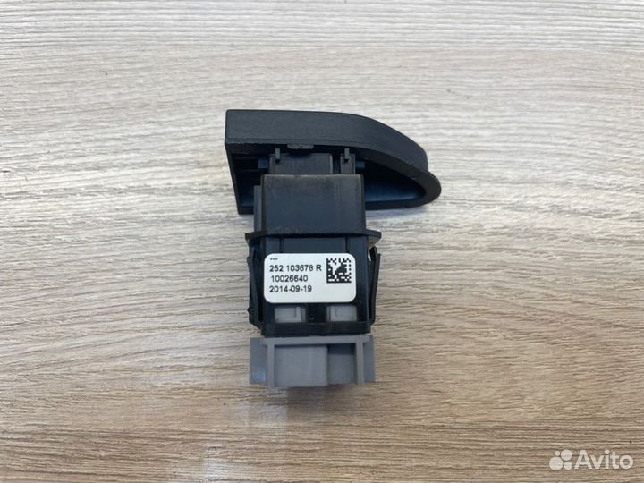 Кнопка центрального замка Renault Duster