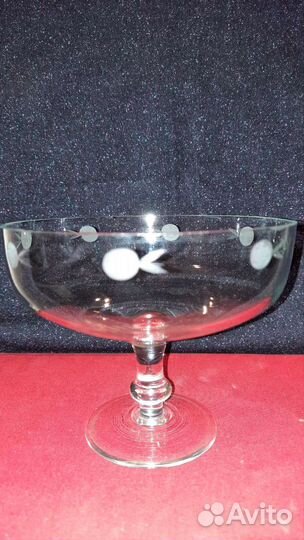 Стекло, вазы и графины